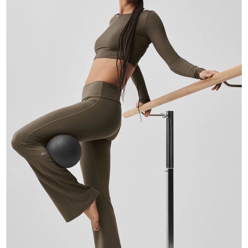 BEST SELLER Alo yoga softsculpt foldover flare legging olive tree